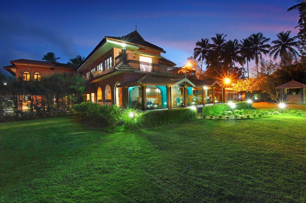 The River Retreat Heritage Ayurvedic Resort Shoranur Buitenkant foto