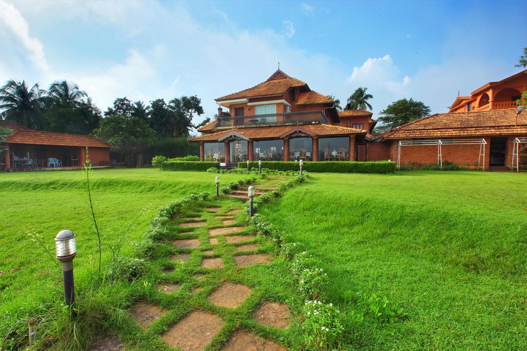 The River Retreat Heritage Ayurvedic Resort Shoranur Buitenkant foto