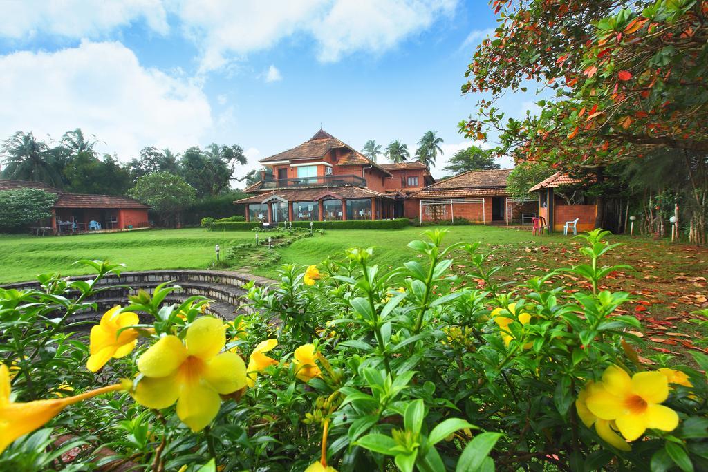 The River Retreat Heritage Ayurvedic Resort Shoranur Buitenkant foto