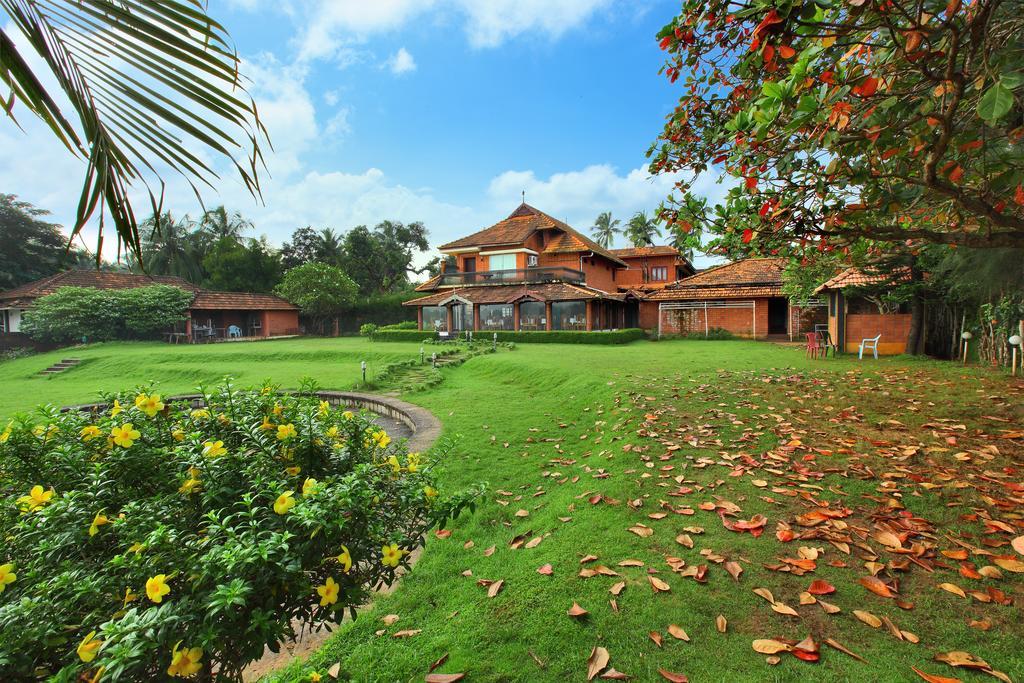 The River Retreat Heritage Ayurvedic Resort Shoranur Buitenkant foto